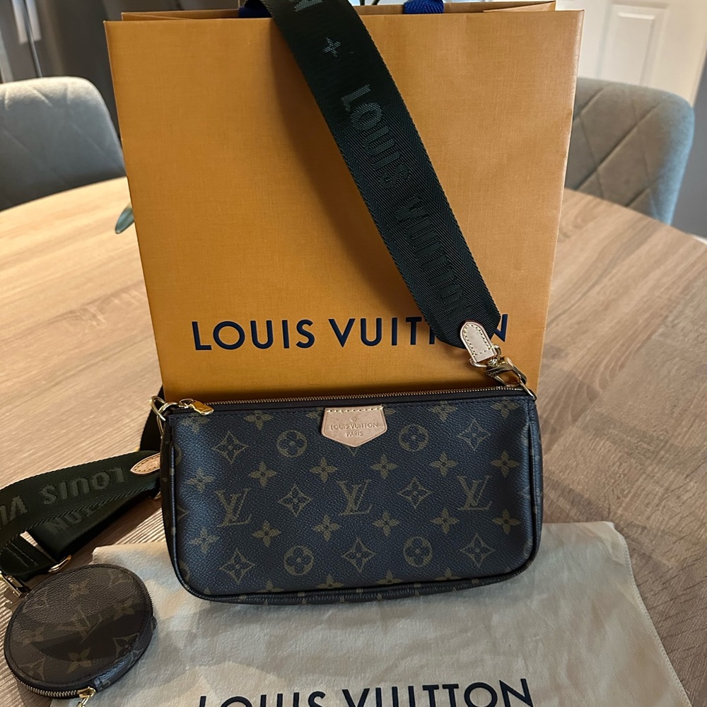 LOUIS VUITTON POCHETTE ACCESSOIRES MONOGRAM CANVAS HANDBAG & COIN PURSE M44813